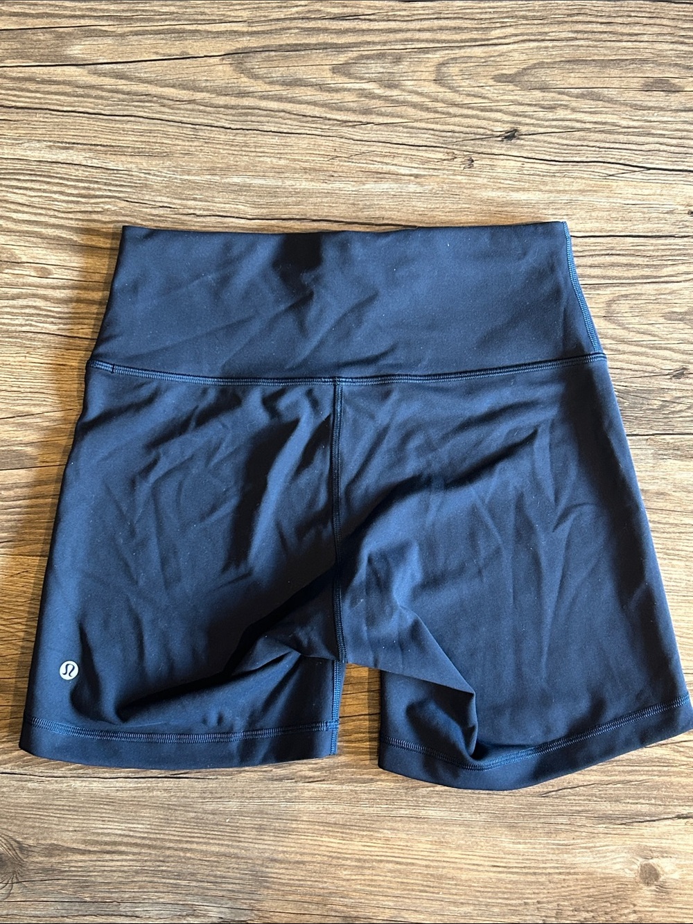 Brand new lululemon athletica Wunder Train Contour Bike Shorts (6 inch) - Picture 2 of 3
